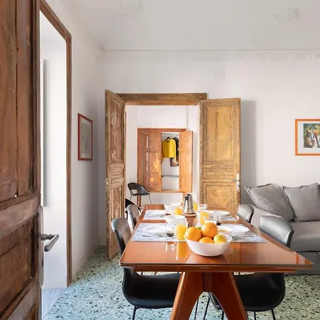 124 Maqueda Apartment *