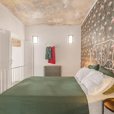 124 Maqueda Apartment