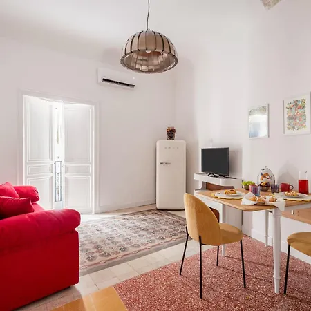 124 Maqueda Apartment *