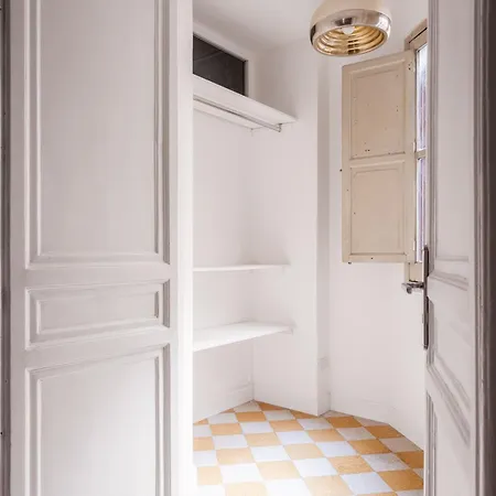 124 Maqueda Apartment *