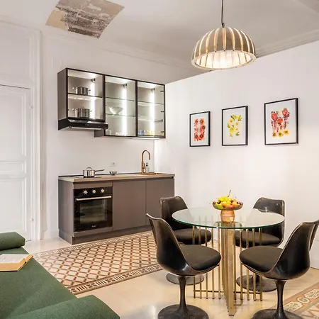 124 Maqueda Apartment *