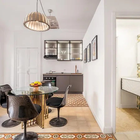 124 Maqueda Apartment